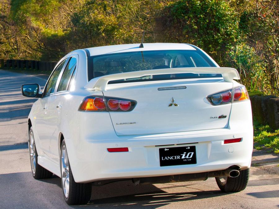  Mitsubishi Lancer iO 2012 года  (фото 5 из 12)
